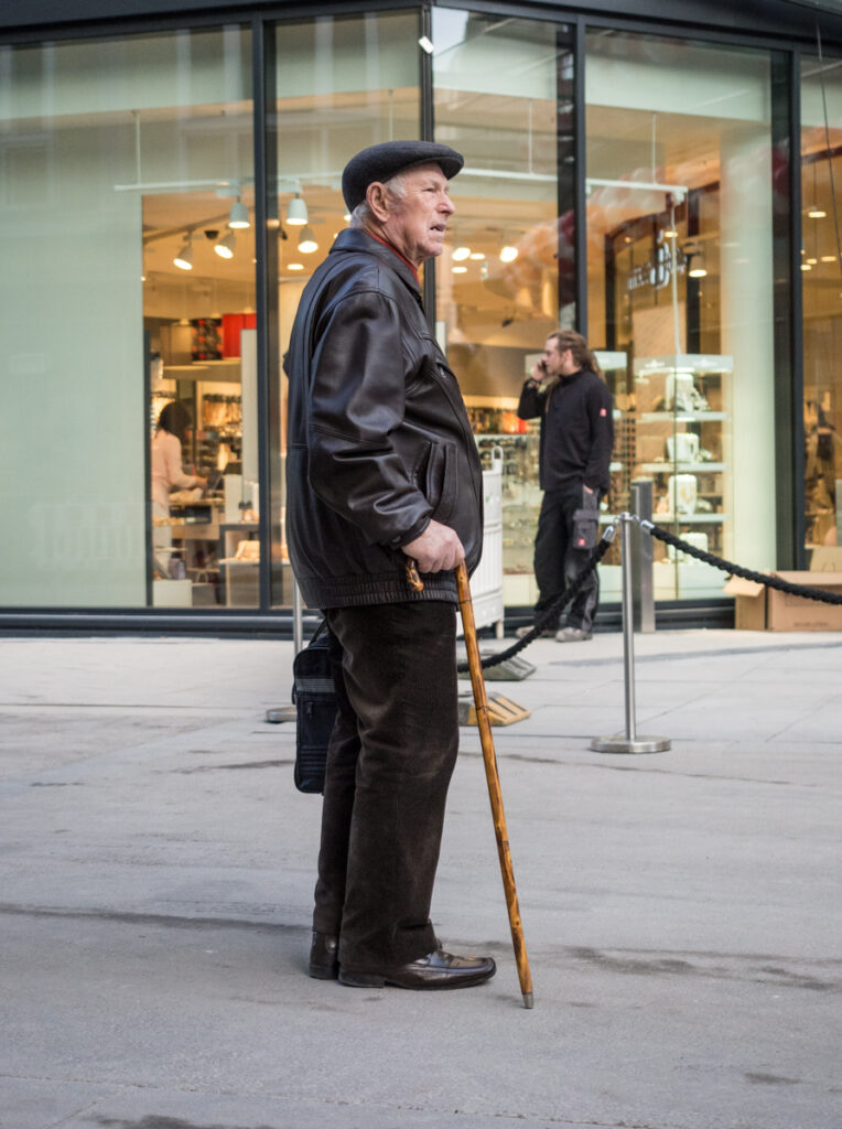 c duayne pearson blog photoessay kaiserslautern k in lautern eröffnung man with cane